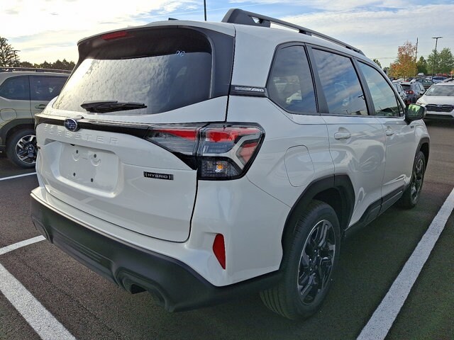 2025 Subaru Forester Premium photo 2