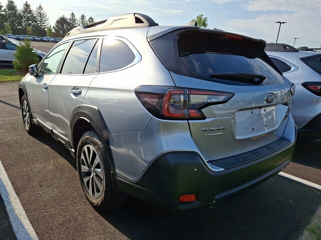 2025 Subaru Outback Premium photo 2