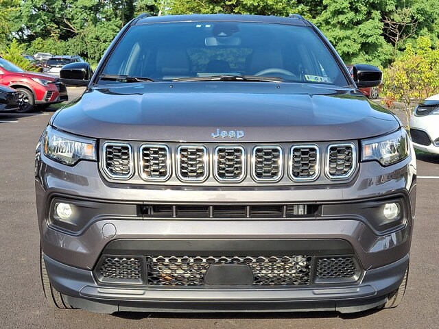 2024 Jeep Compass Latitude Lux photo 2