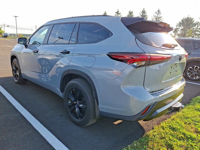 2024 Toyota Highlander Hybrid XLE photo 2