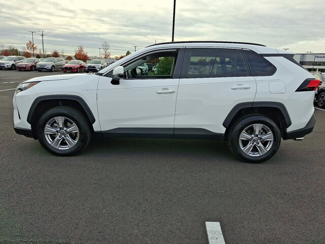 2023 Toyota RAV4 XLE photo 4