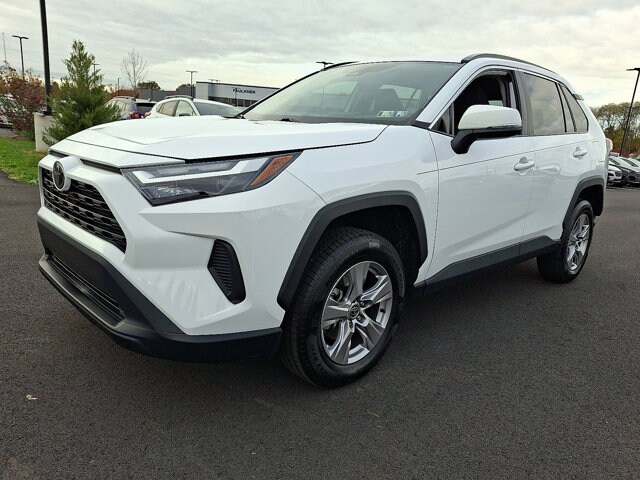 2023 Toyota RAV4 XLE photo 3