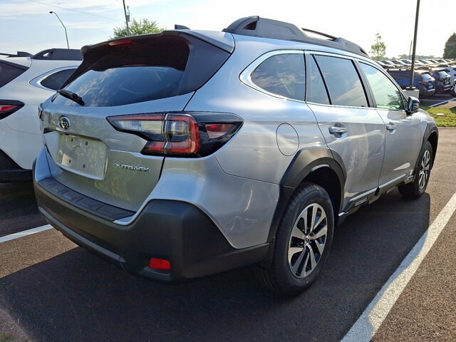2025 Subaru Outback Premium photo 3