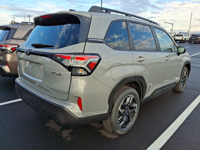 2025 Subaru Forester Premium photo 4