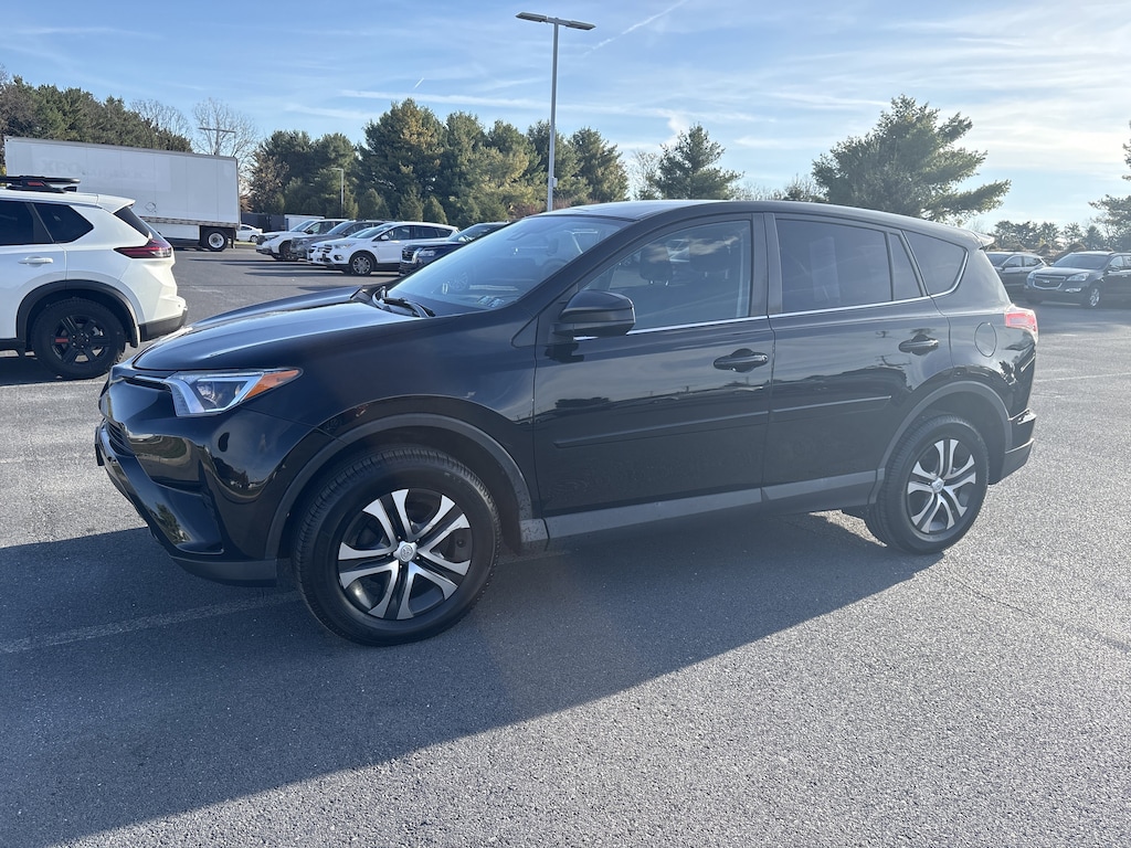 Used 2018 Toyota RAV4 LE LE AWD