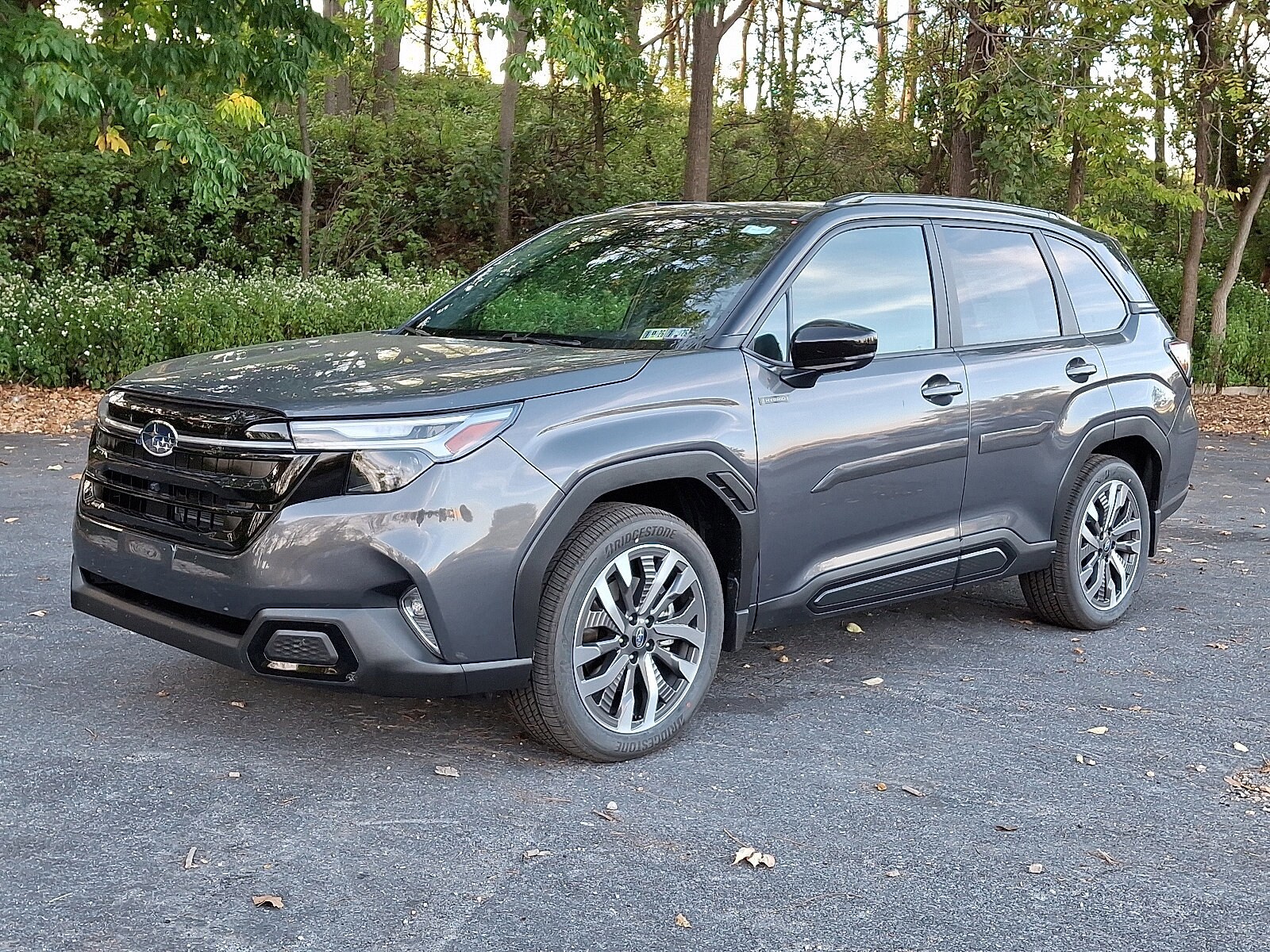 2025 Subaru Forester Touring photo 2