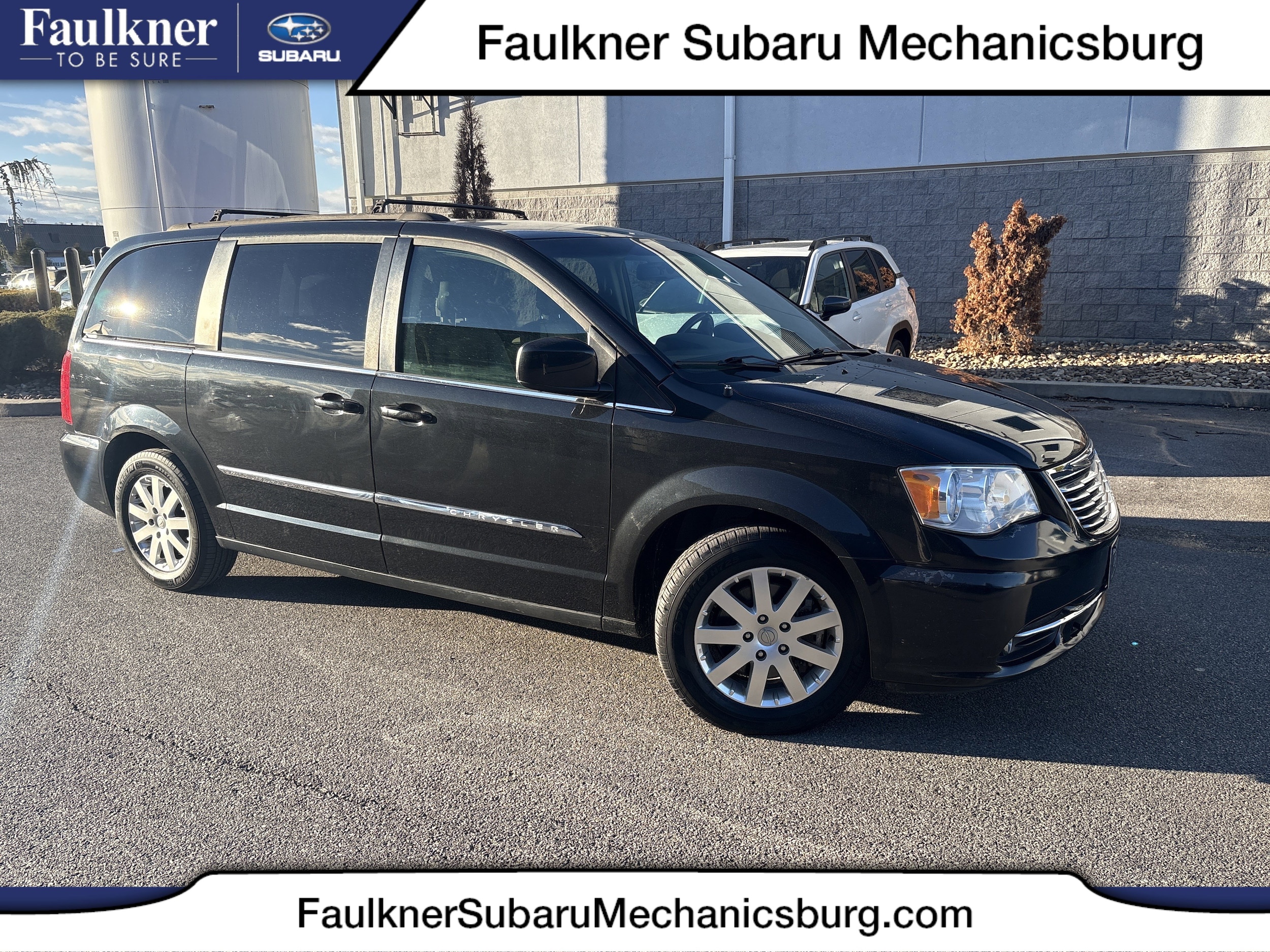 2015 Chrysler Town & Country Touring's photo