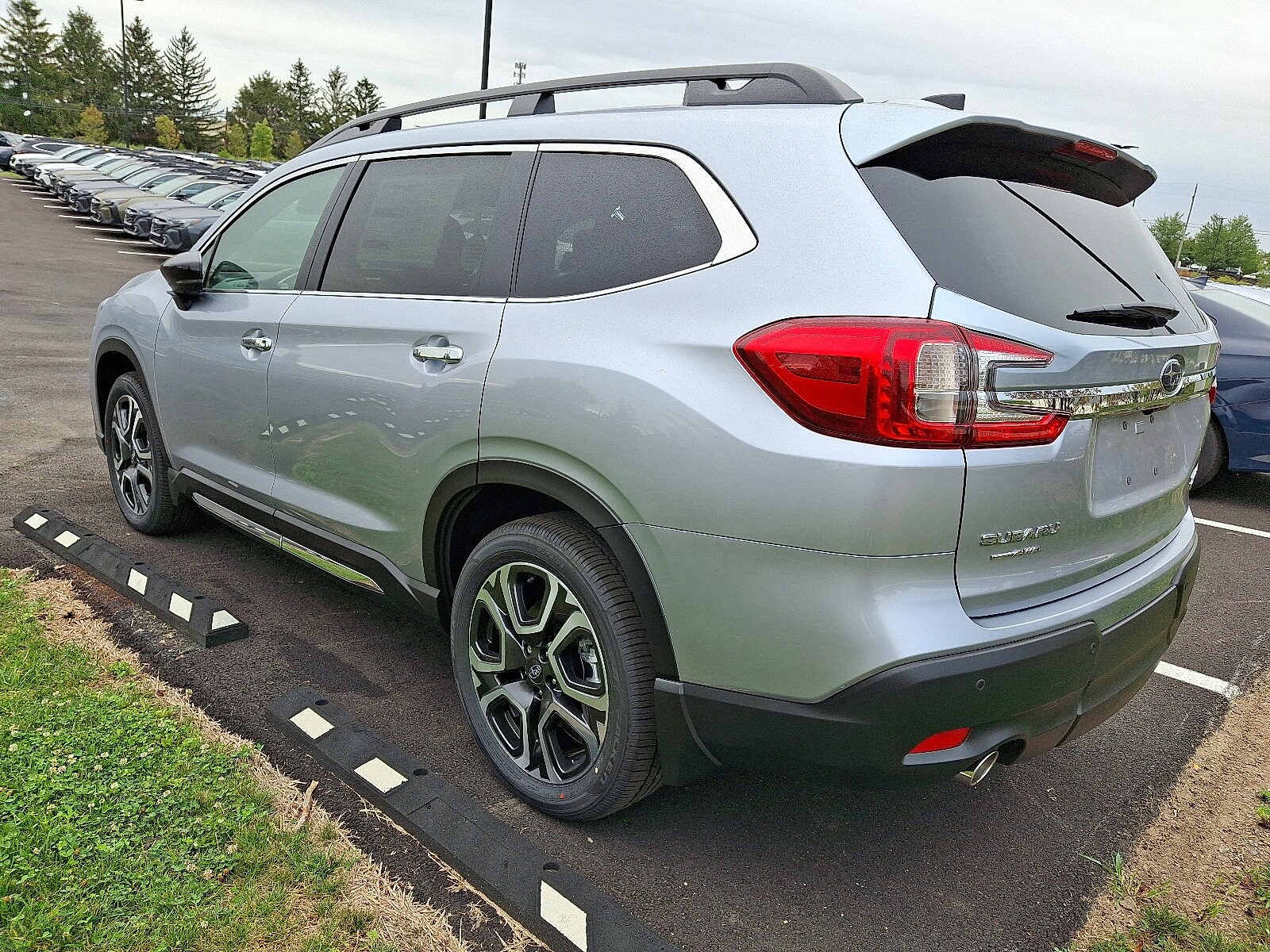 2025 Subaru Ascent Touring photo 2