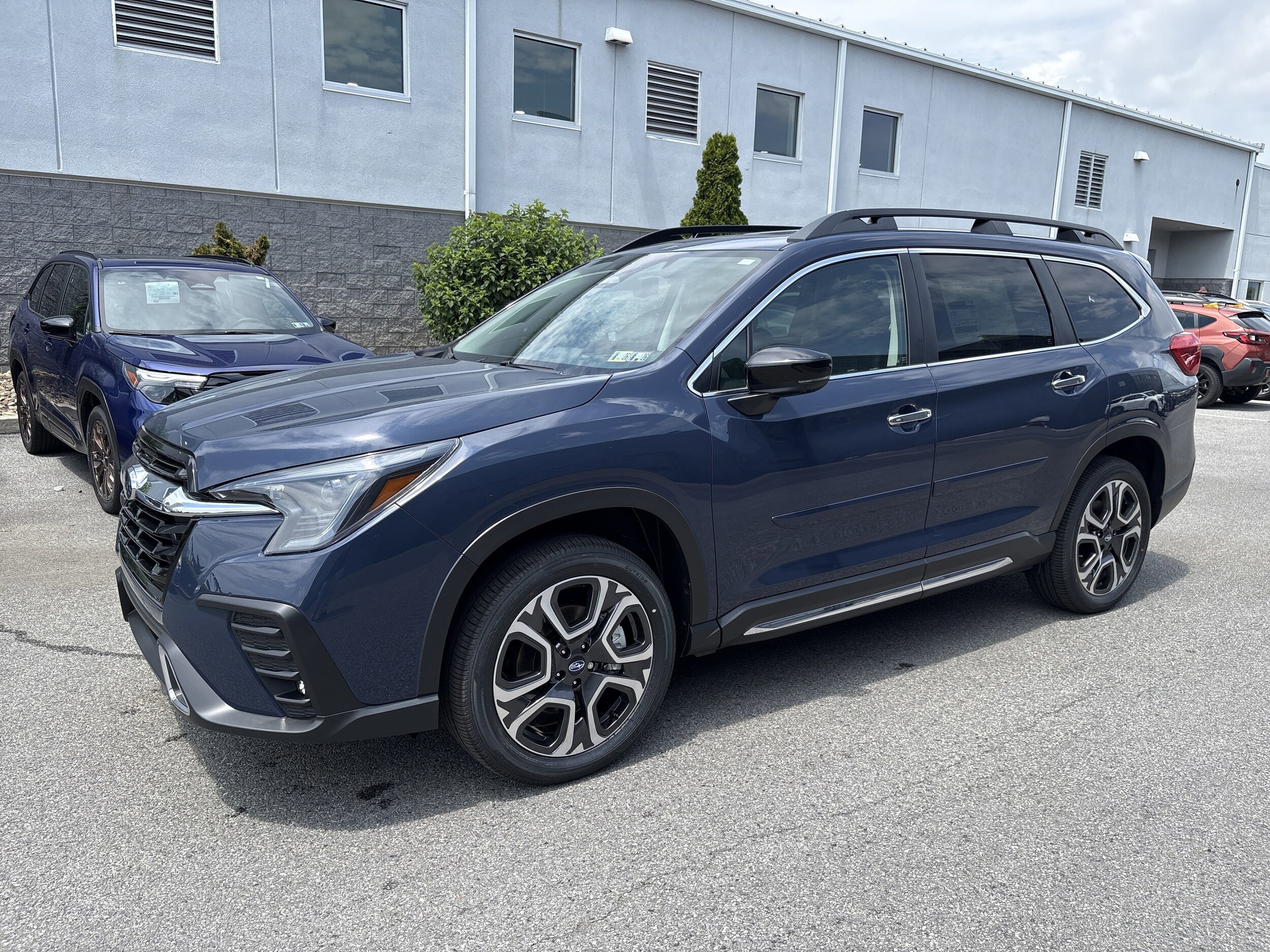 2025 Subaru Ascent Touring photo 2