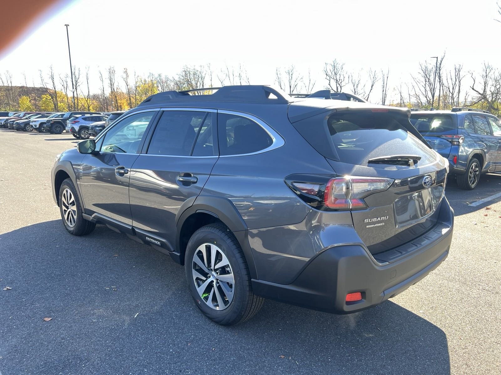 2025 Subaru Outback Premium photo 3