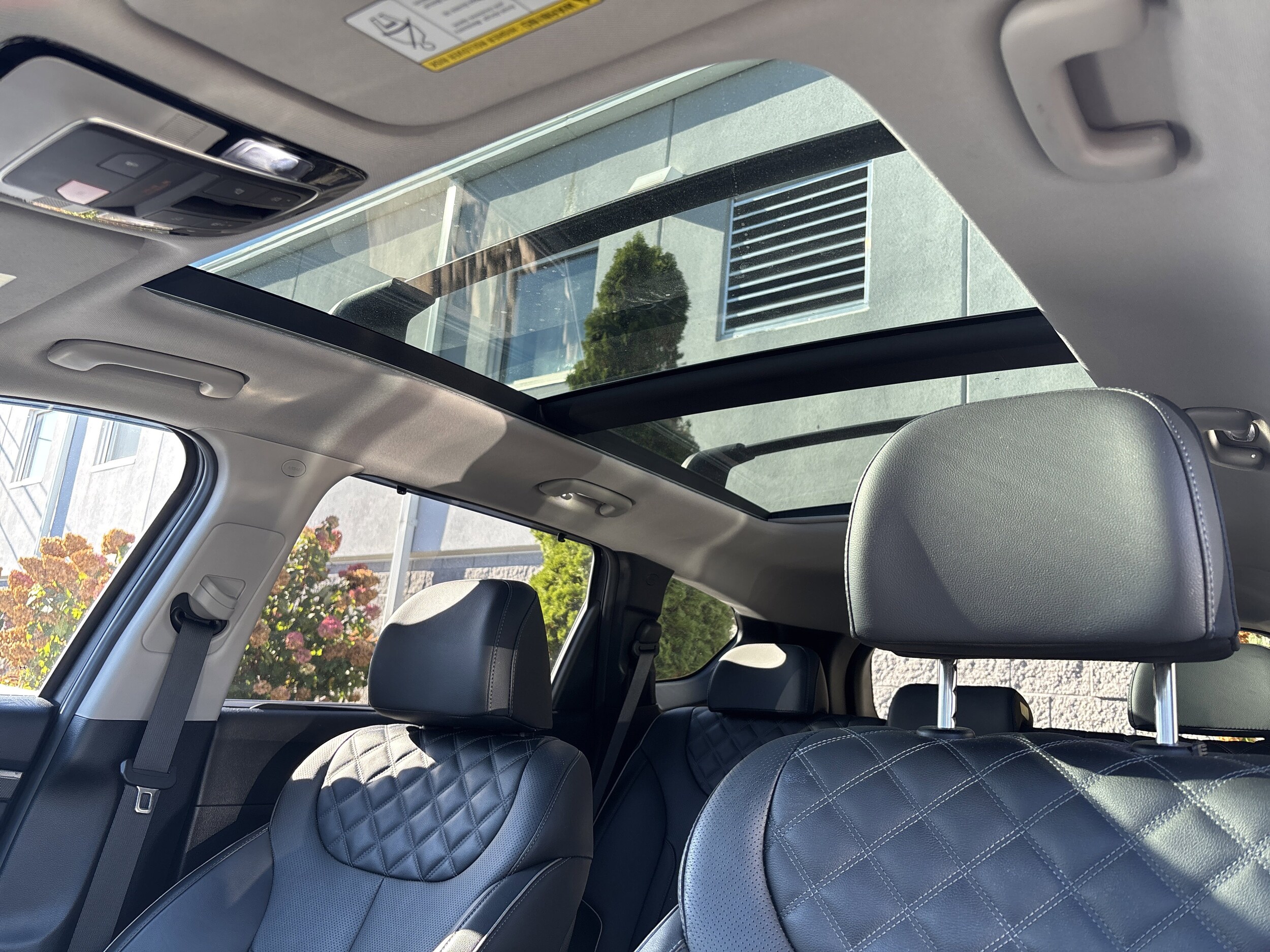 2022 Hyundai Santa Fe SEL Premium photo 2