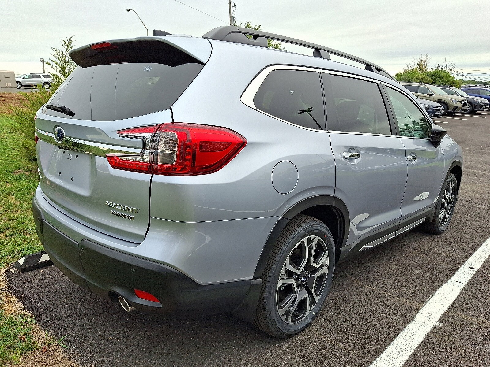 2025 Subaru Ascent Touring photo 3