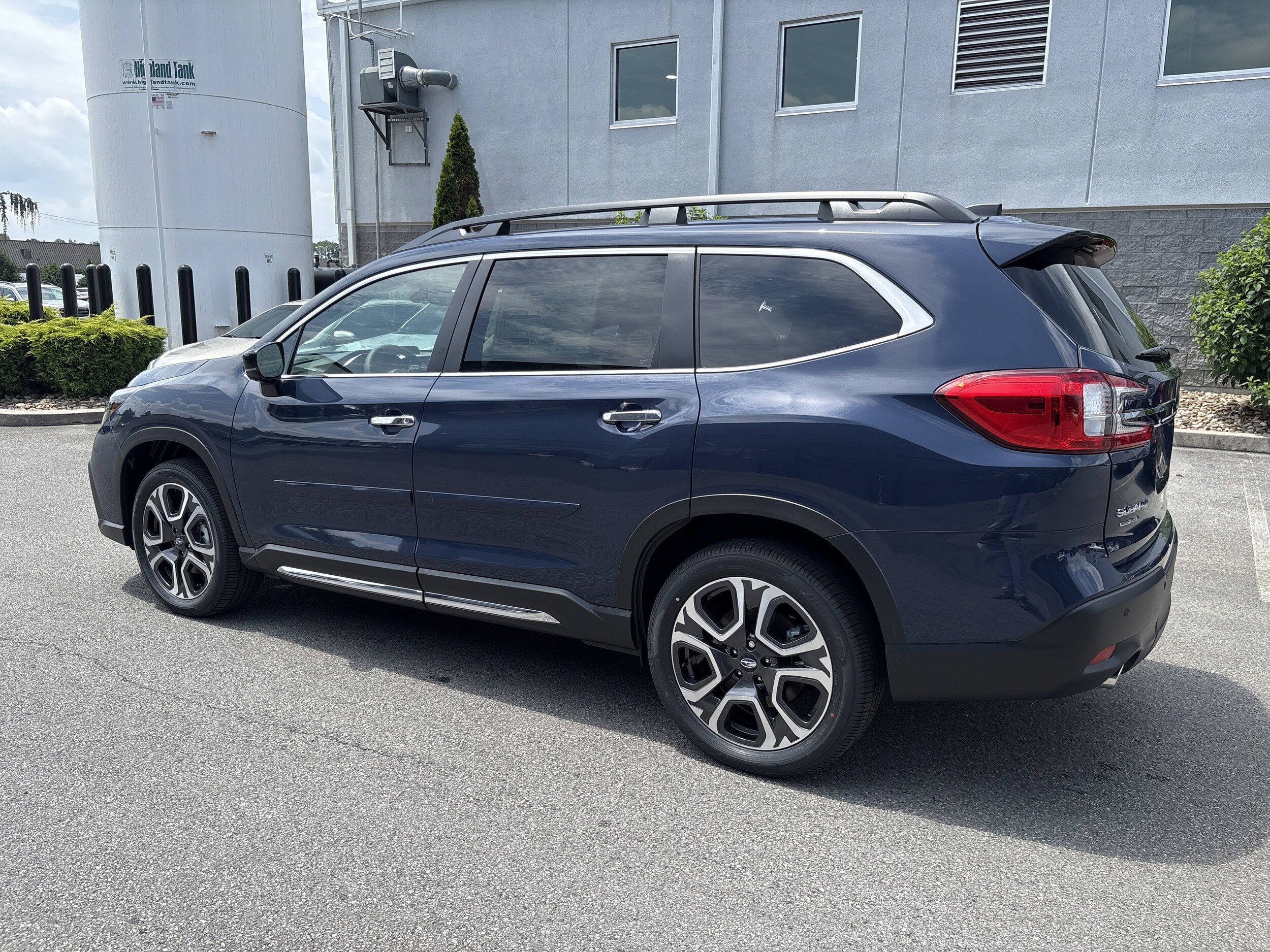 2025 Subaru Ascent Touring photo 3
