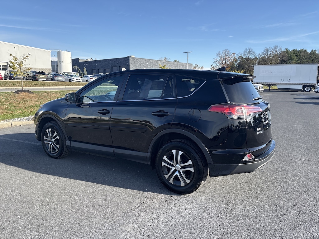 Used 2018 Toyota RAV4 LE LE AWD