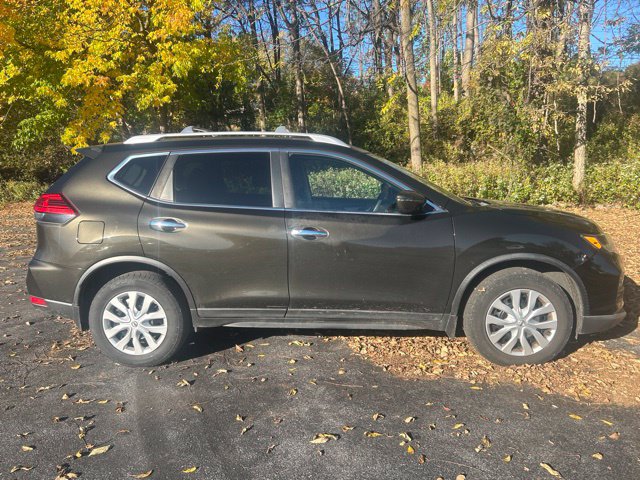 Used 2017 Nissan Rogue S with VIN KNMAT2MV4HP515437 for sale in Harrisburg, PA