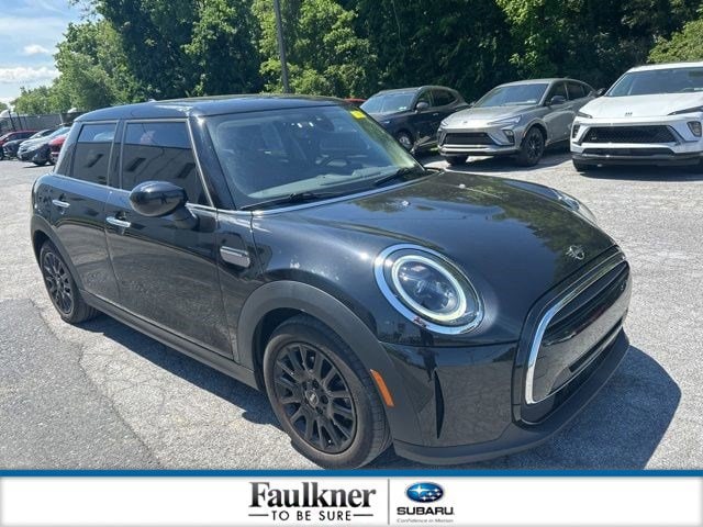 2023 MINI Hardtop Cooper's photo
