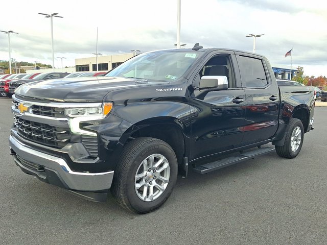 2025 Chevrolet Silverado 1500 LT photo 3
