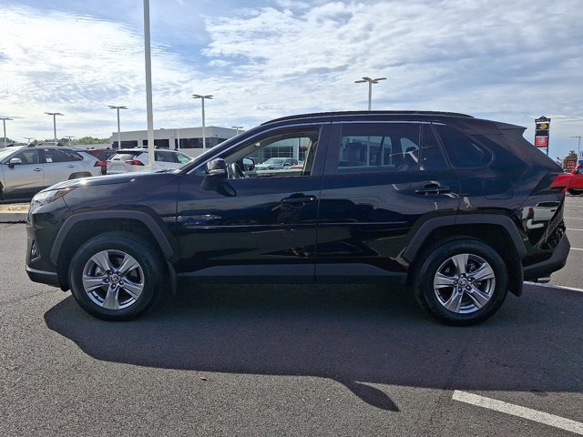 2024 Toyota RAV4 XLE photo 3