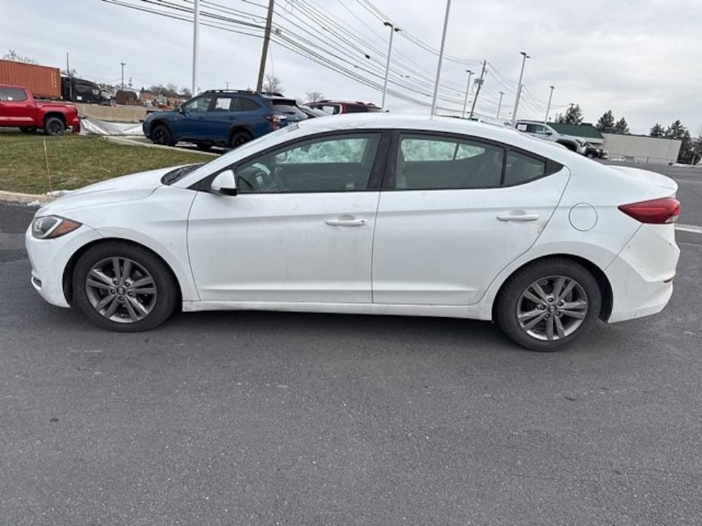 Used 2017 Hyundai Elantra SE Sedan