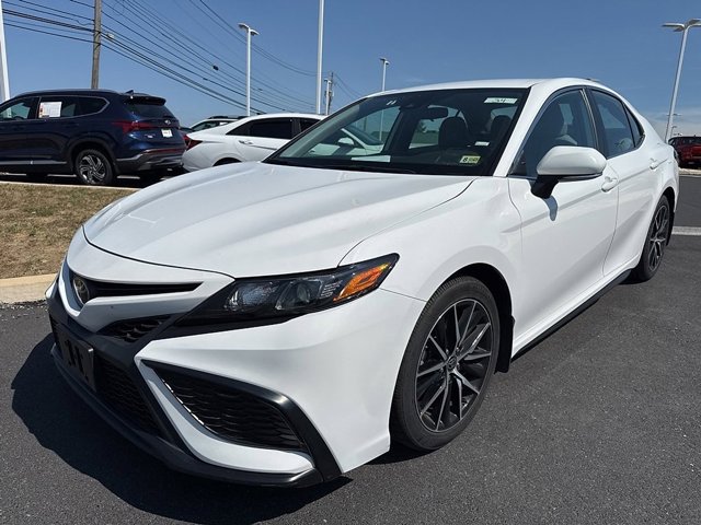 2023 Toyota Camry SE photo 3