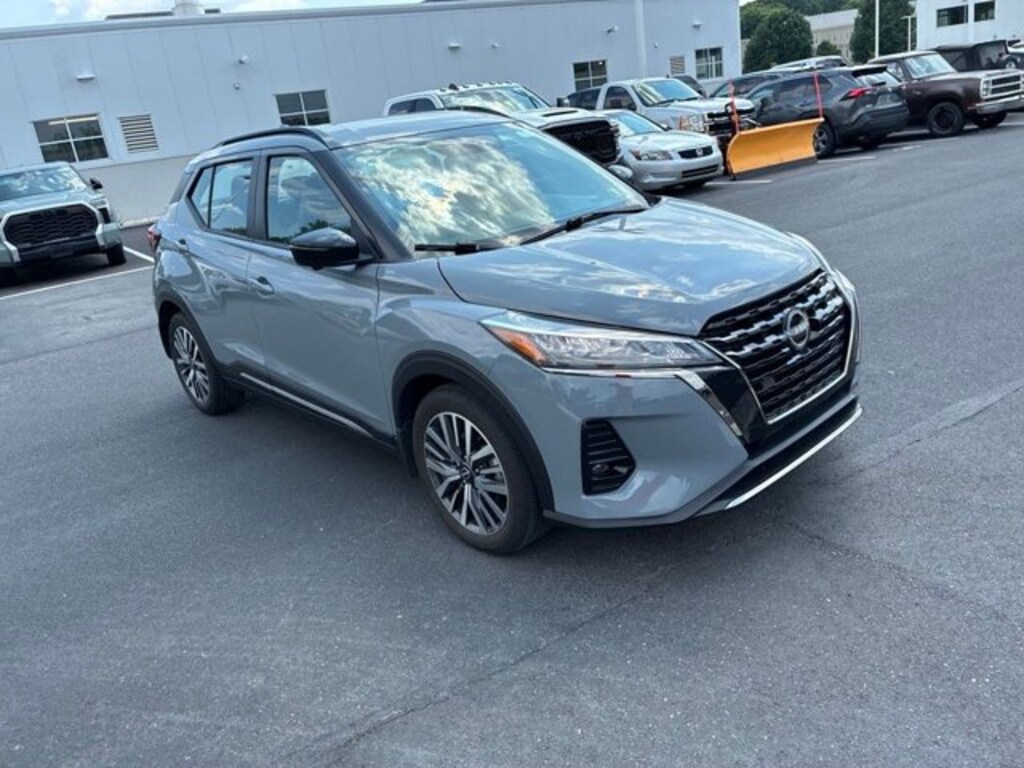 Used 2023 Nissan Kicks SR SUV