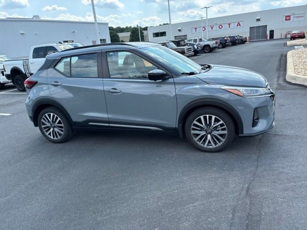 Used 2023 Nissan Kicks SR SUV