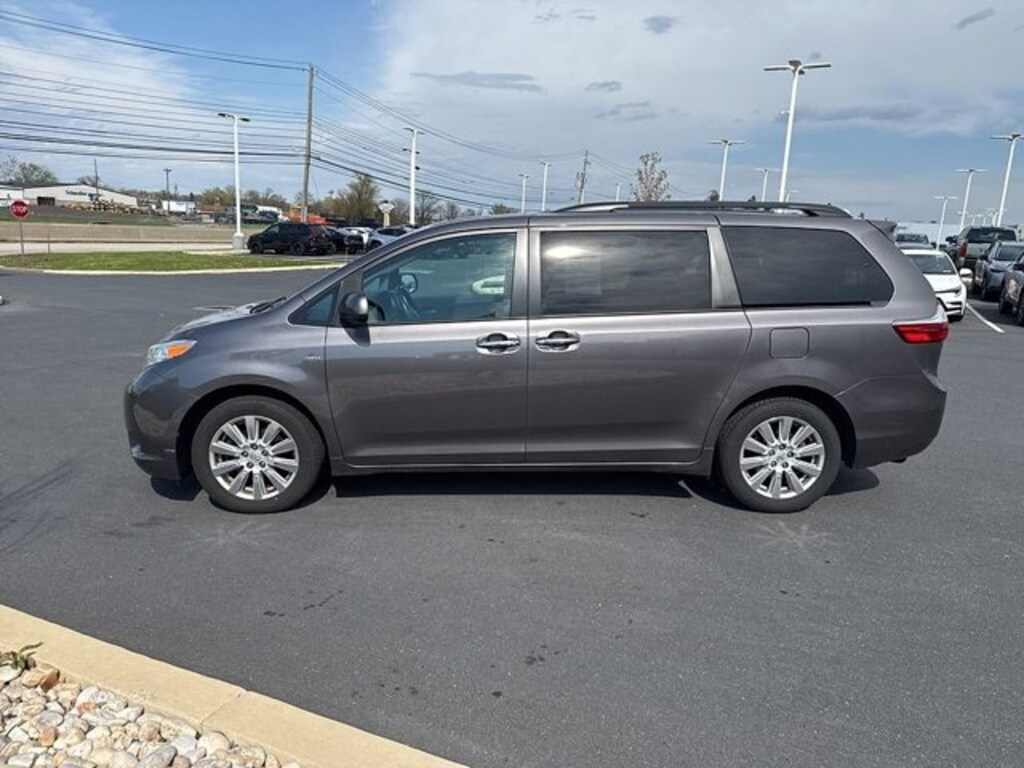 Used 2017 Toyota Sienna XLE Premium Van