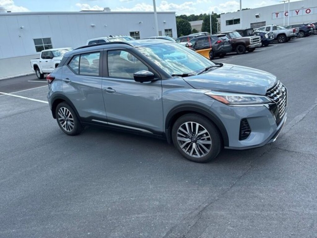 Used 2023 Nissan Kicks SR SUV