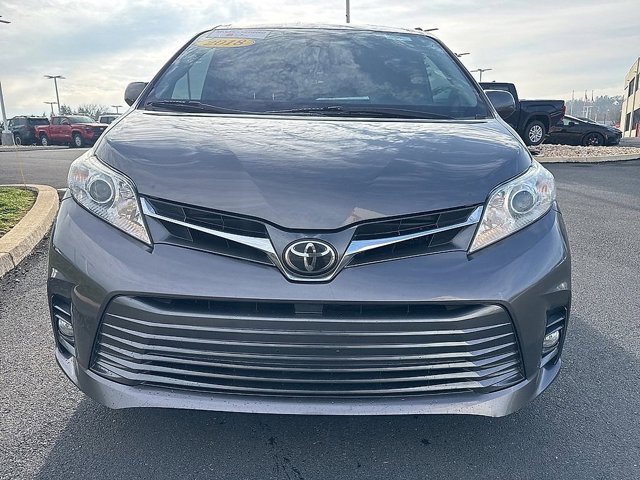 2018 Toyota Sienna XLE photo 2