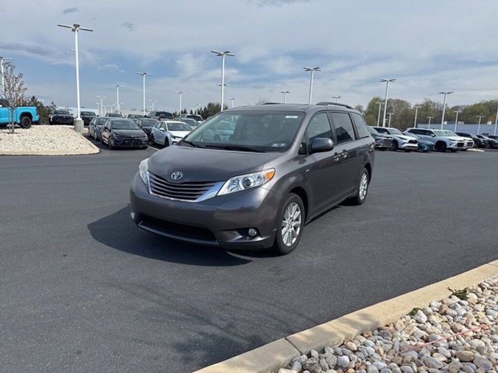 Used 2017 Toyota Sienna XLE Premium Van