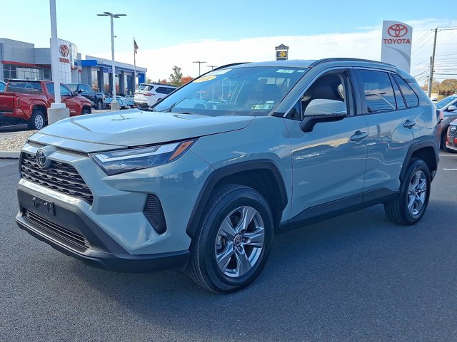 2022 Toyota RAV4 XLE photo 3