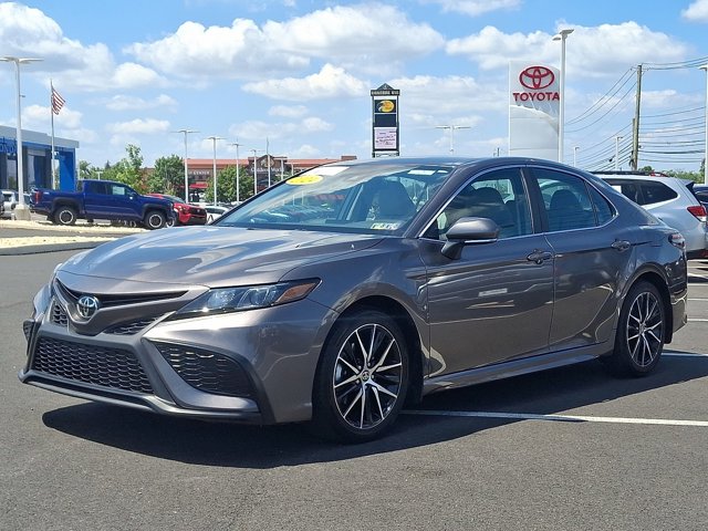 2024 Toyota Camry SE photo 3