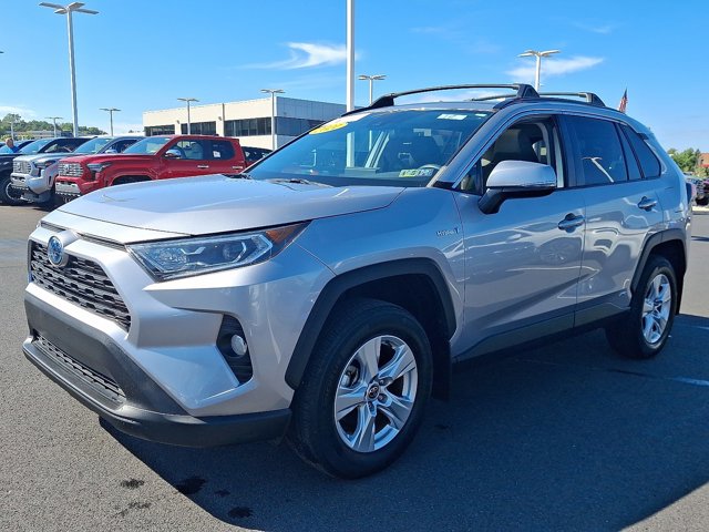 2021 Toyota RAV4 Hybrid XLE photo 3