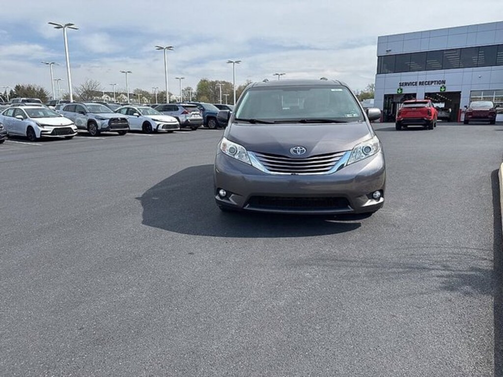 Used 2017 Toyota Sienna XLE Premium Van
