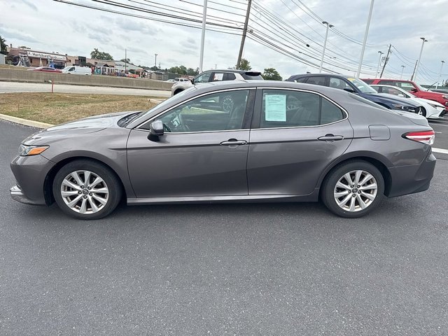 2018 Toyota Camry LE photo 2