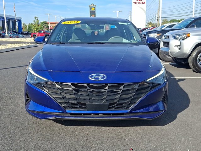 2023 Hyundai Elantra SEL photo 2