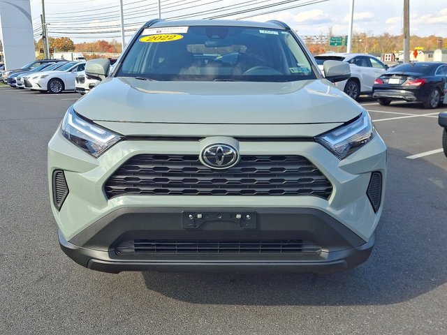2022 Toyota RAV4 XLE photo 2
