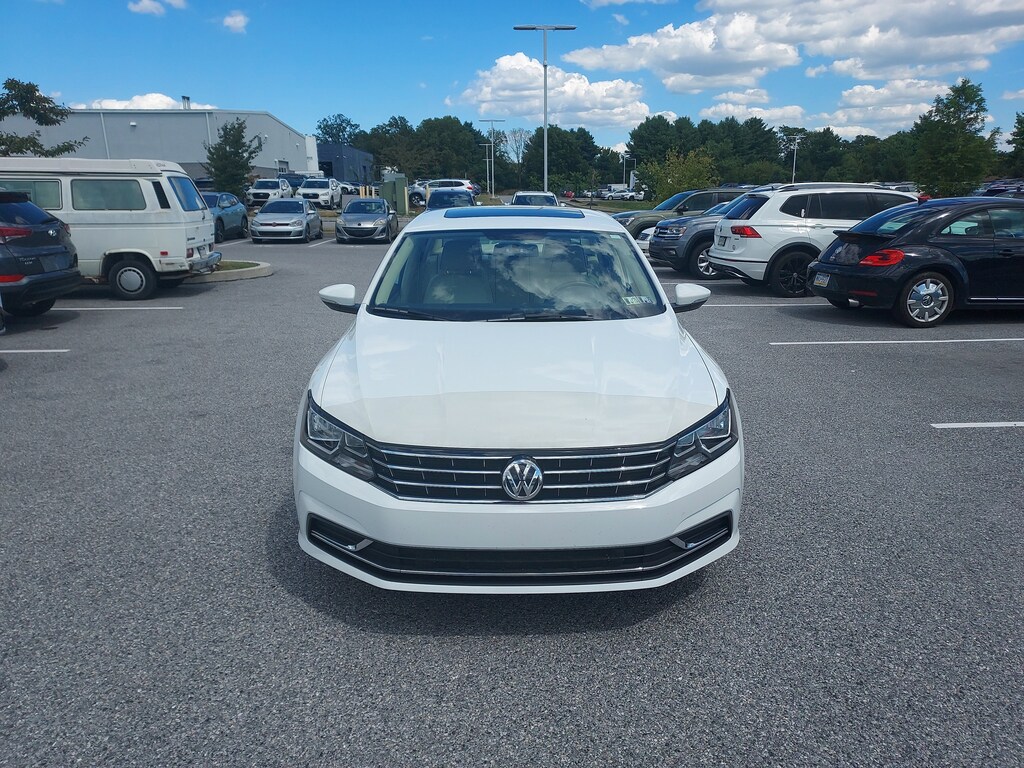 Used 2018 Volkswagen Passat 2.0T SE with Technology 2.0T SE w/Technology Auto