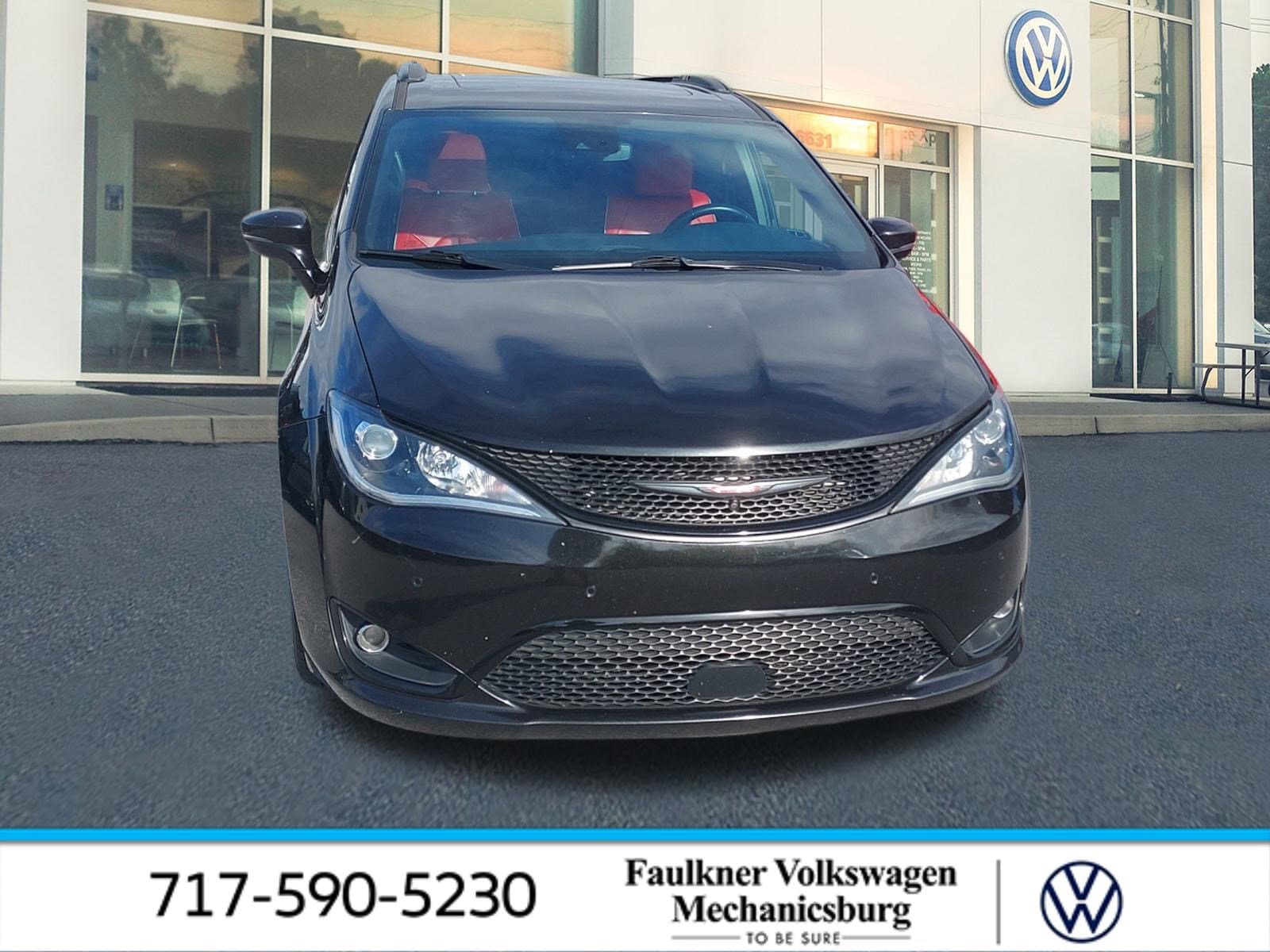 2020 Chrysler Pacifica Hybrid Limited's photo