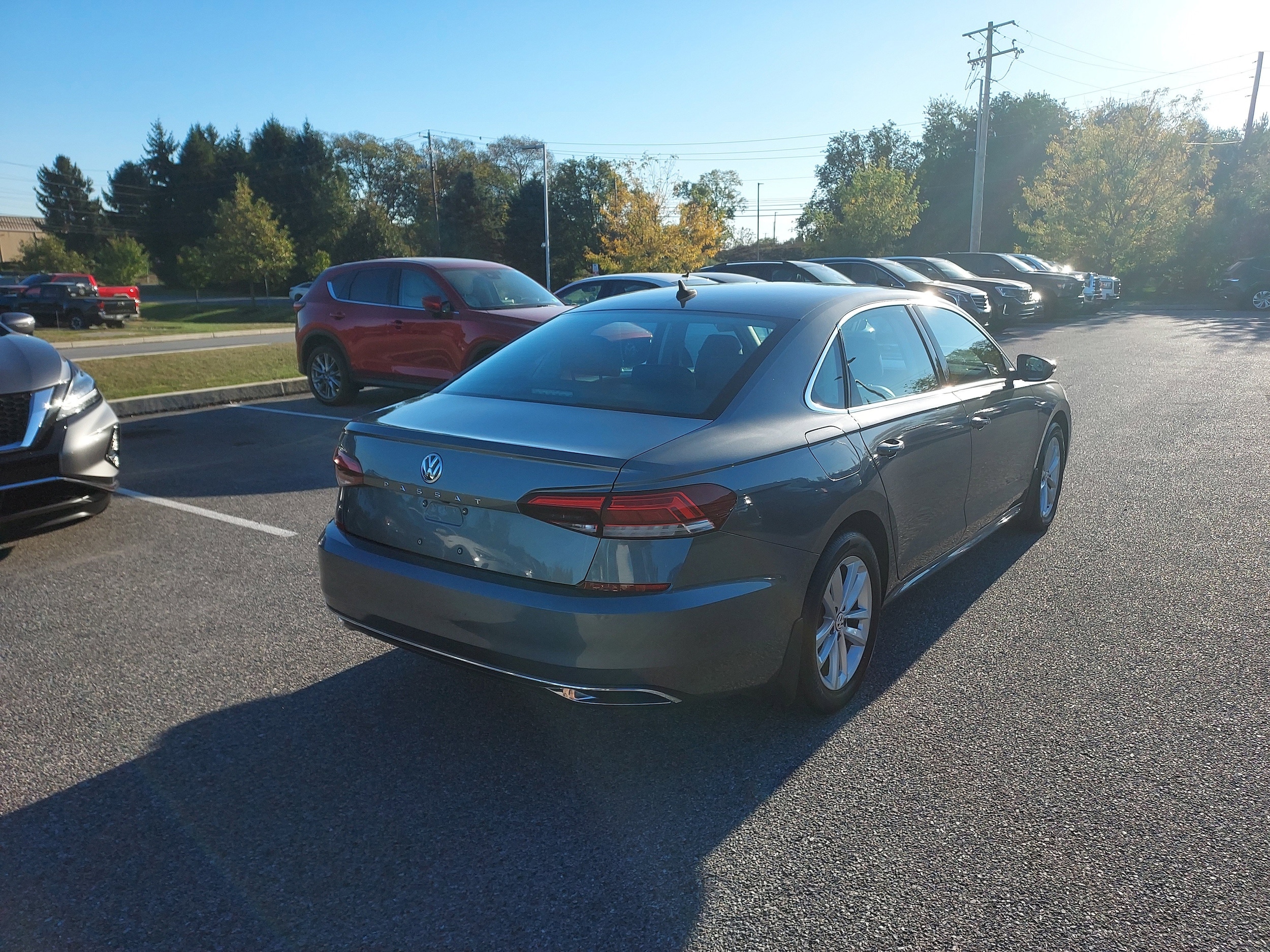 2020 Volkswagen Passat 2.0T SE photo 2