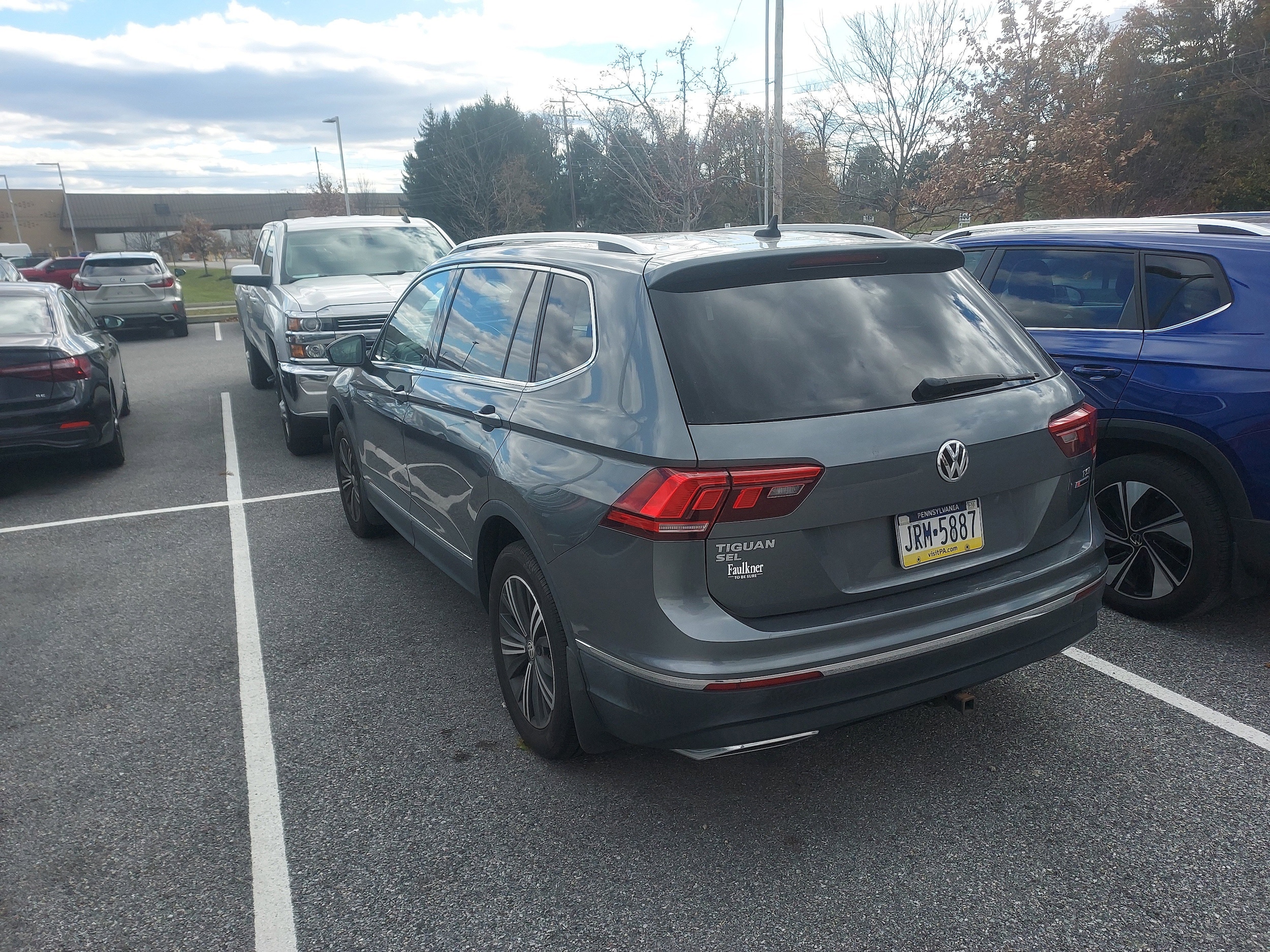 2018 Volkswagen Tiguan SEL photo 3