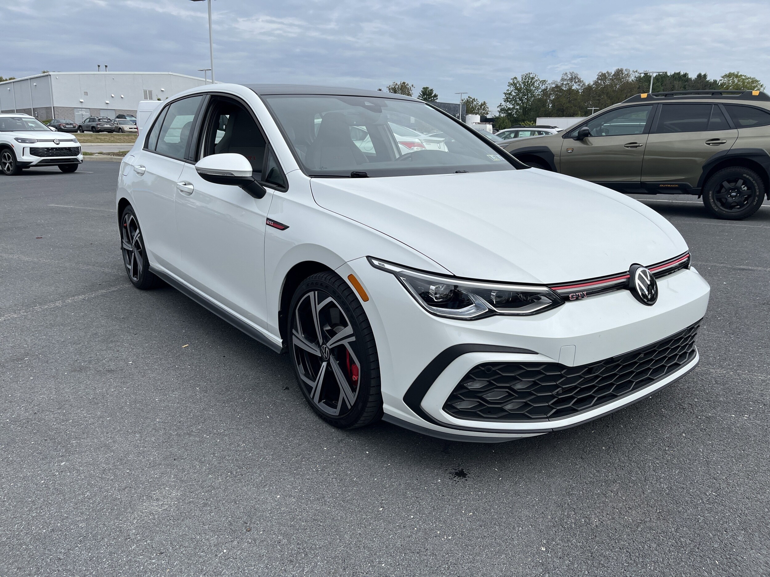 2024 Volkswagen Golf GTI SE photo 3