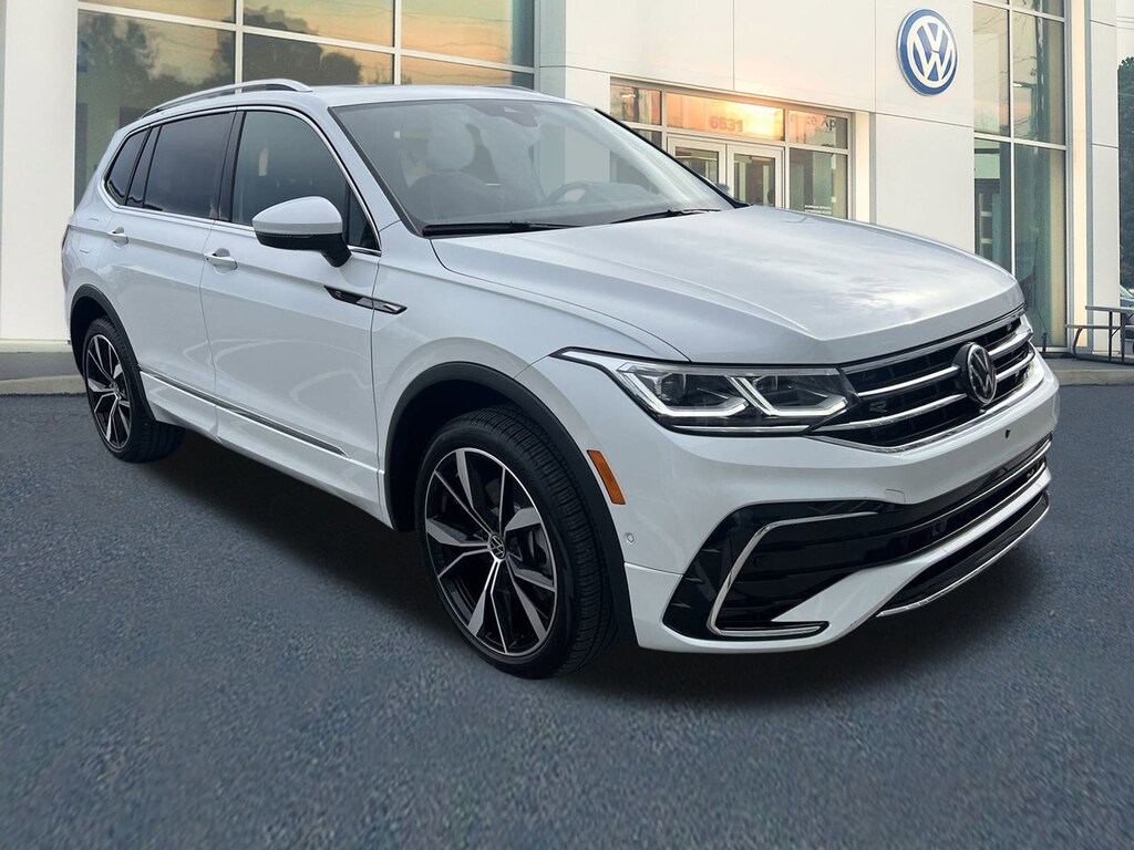 Certified 2024 Volkswagen Tiguan SEL R-Line 2.0T SEL R-Line 4MOTION