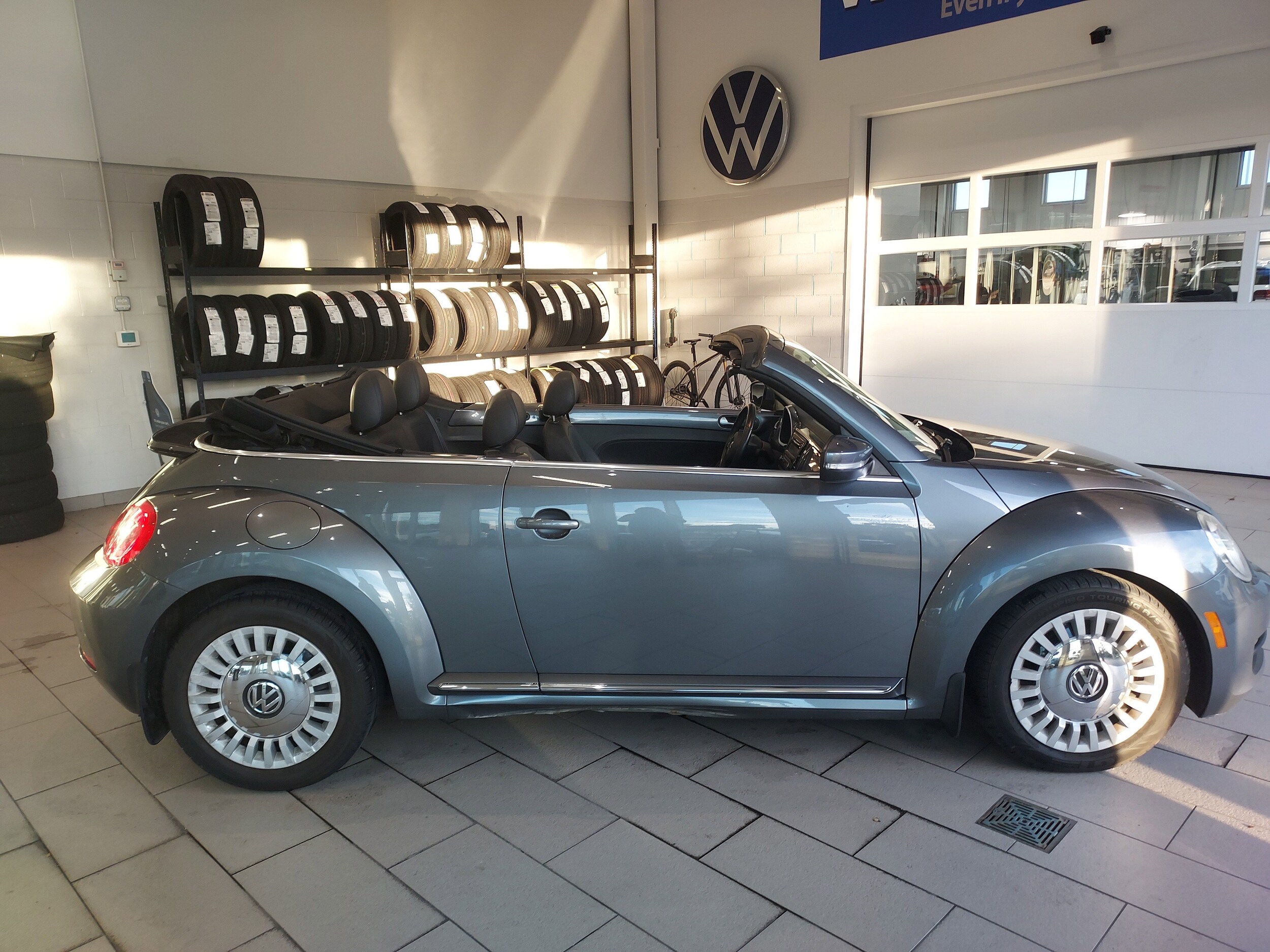 2014 Volkswagen Beetle Convertible 1.8T photo 4