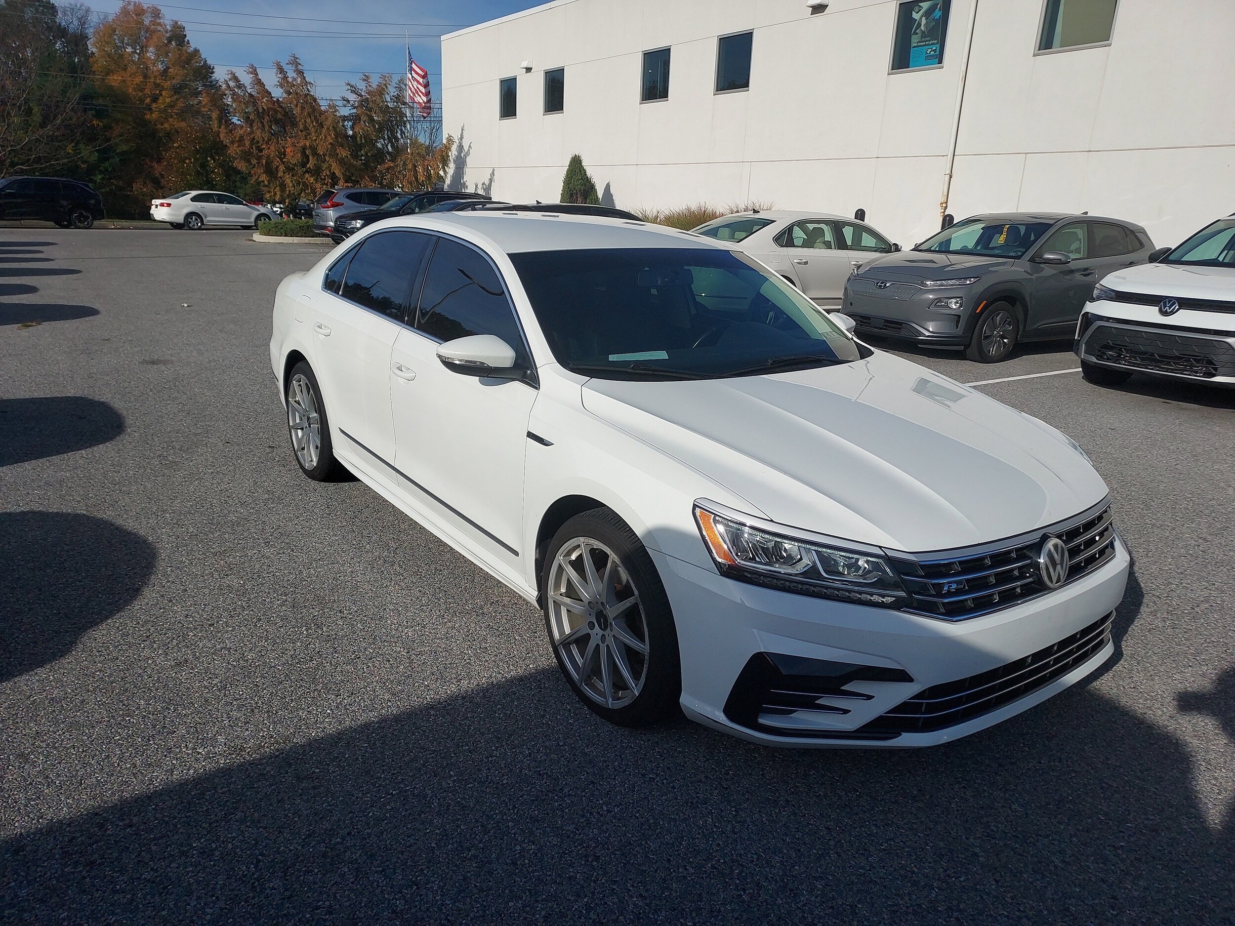 2017 Volkswagen Passat R-Line photo 3