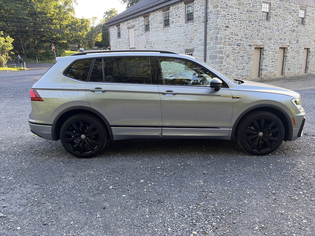 Certified 2021 Volkswagen Tiguan SE R-Line Black 2.0T SE R-Line Black 4MOTION
