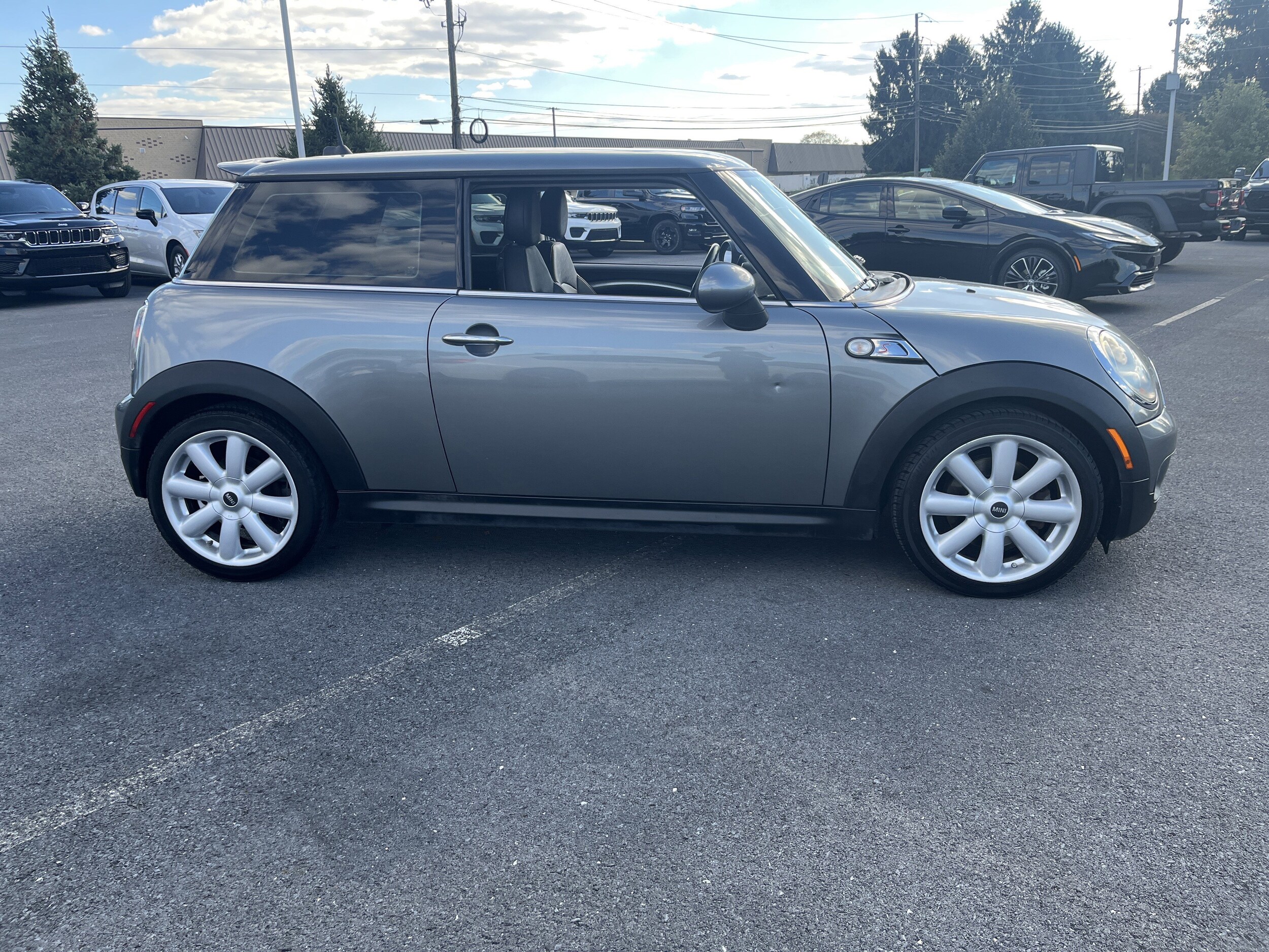 2008 Mini Cooper 2 Door Hardtop S photo 4