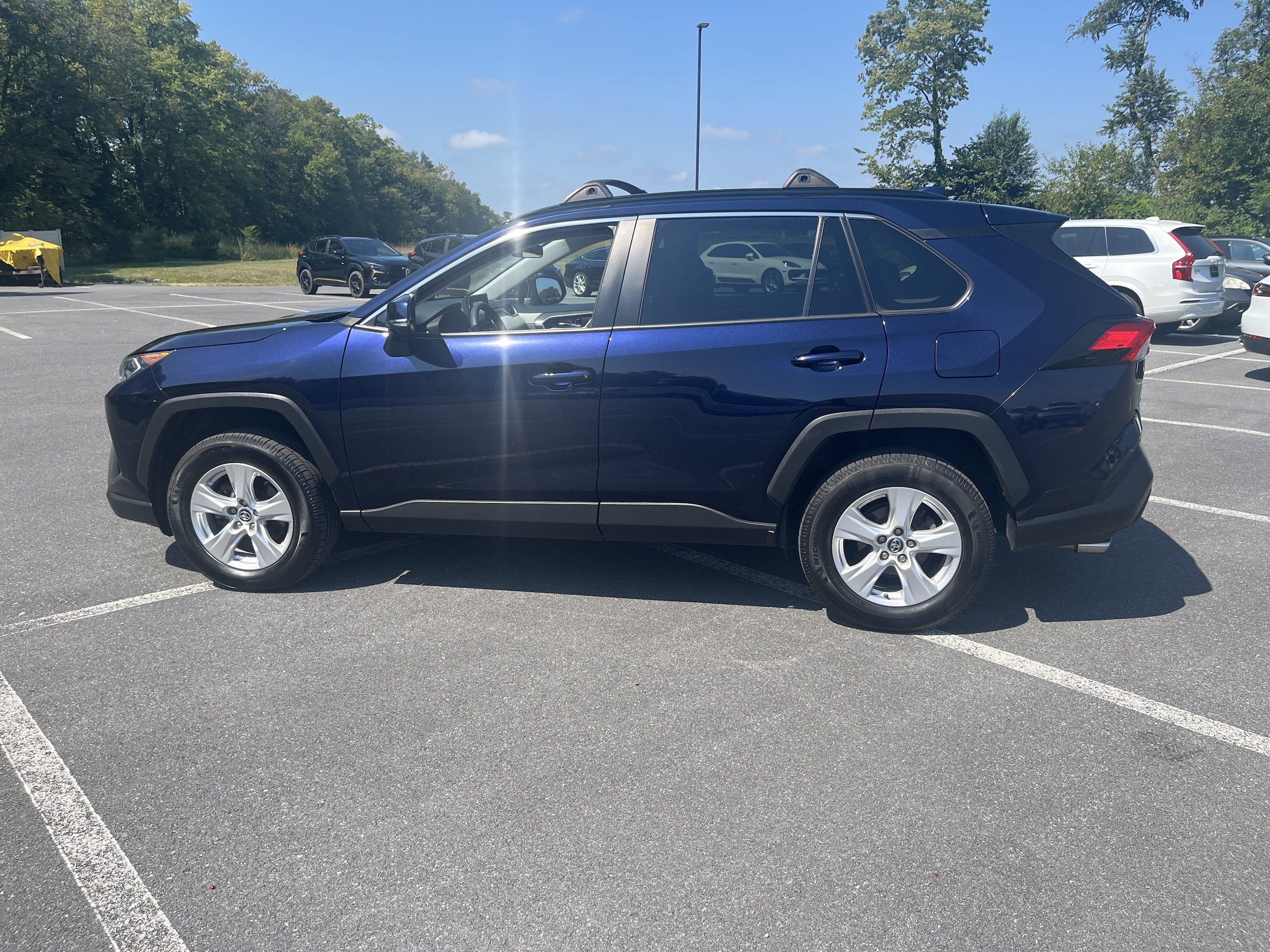 Used 2020 Toyota RAV4 XLE with VIN 2T3P1RFV7LW137729 for sale in Kansas City