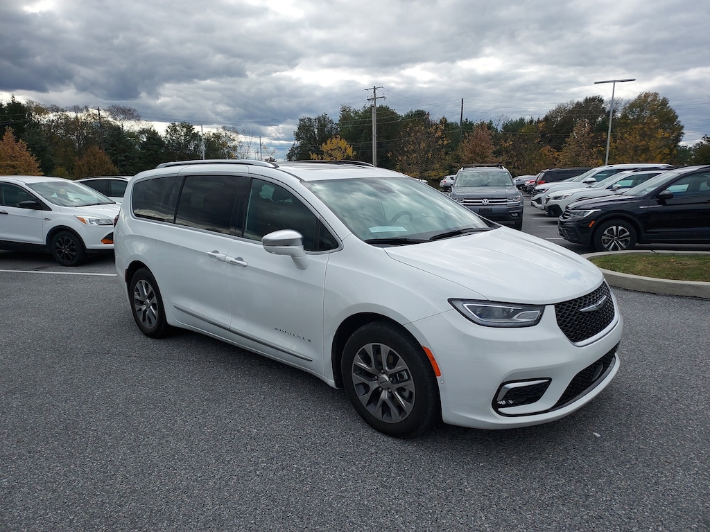 Used 2024 Chrysler Pacifica Hybrid Pinnacle Hybrid Pinnacle FWD