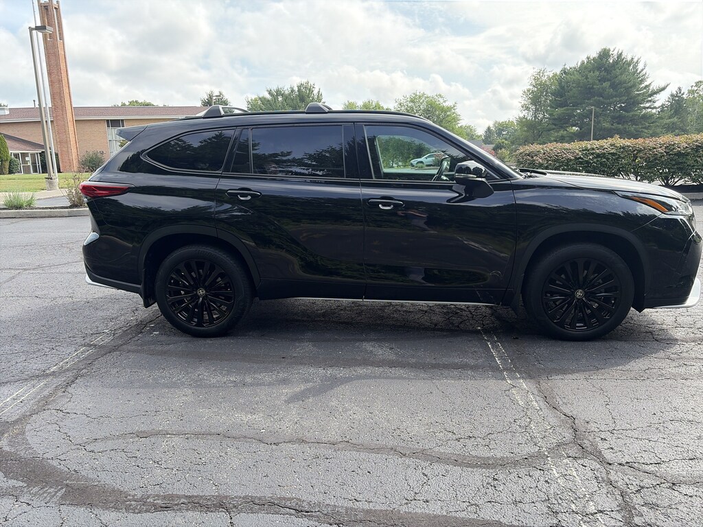 Used 2023 Toyota Highlander XSE XSE AWD